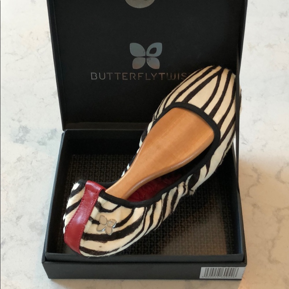 Butterfly Twists Zebra Print Foldable Ballet Flat - Picture 5 of 11